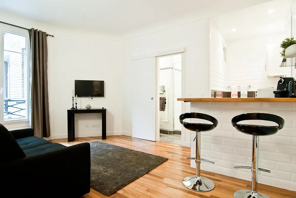 Elegant Appartement Proche Champs Elysees Parigi Francia