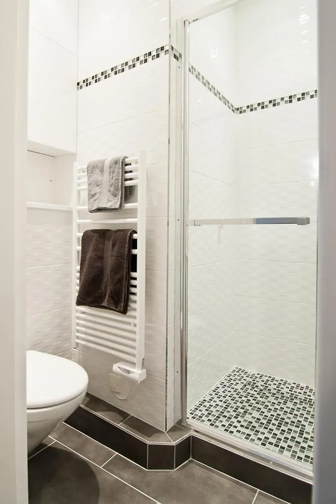 Elegant Appartement Proche Champs Elysees Parigi Francia