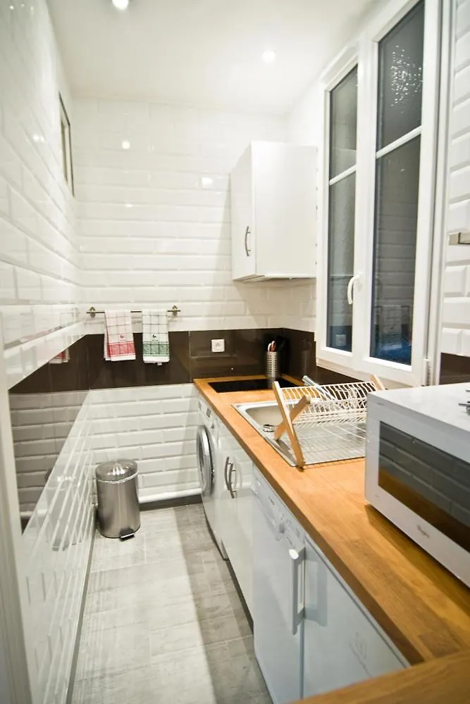 Elegant Appartement Proche Champs Elysees Parigi 0*,  Francia