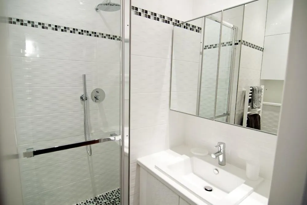 Elegant Appartement Proche Champs Elysees Parigi Appartamento