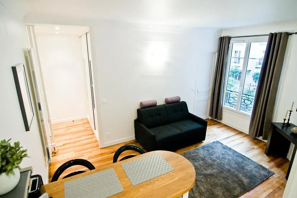 Elegant Appartement Proche Champs Elysees Parigi